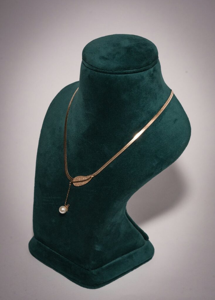 Solitary Dewdrop Pearl Choker